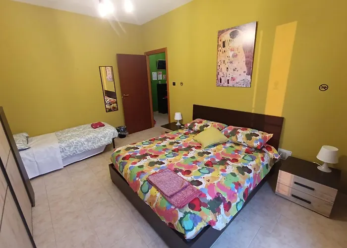 Dimora Accorsi شقة